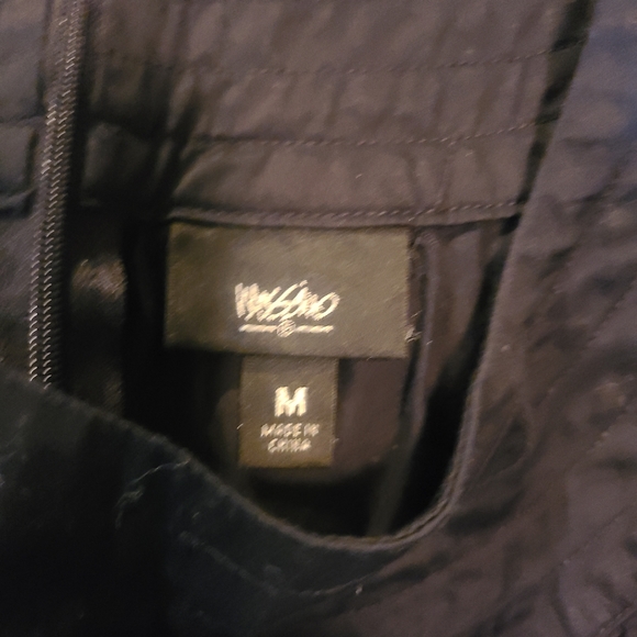 Simple black dress with belt - Picture 4 of 7